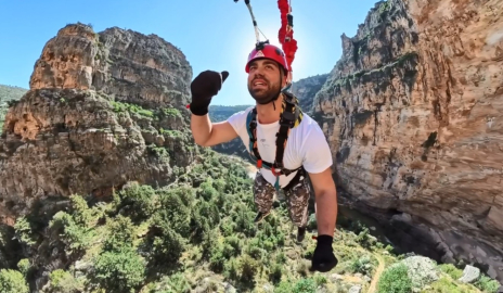 Korku ve heyecan bir arada: Mersin’de 5 saniye süren 220 metreden halatla atlama çılgınlığı