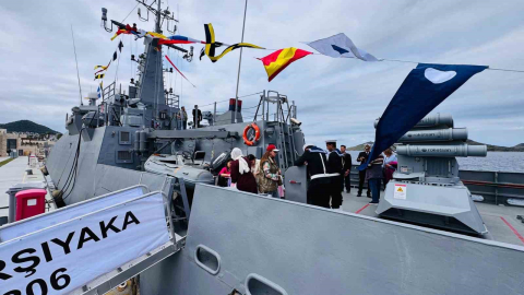 Bodrum’da askeri gemi kapısını çocuklara açtı