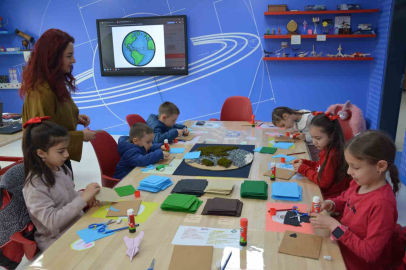 Demirci’de çocuklar bayramı bilimle kutladı