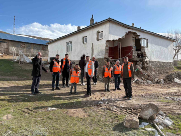 Patnos’ta deprem sonrası inceleme