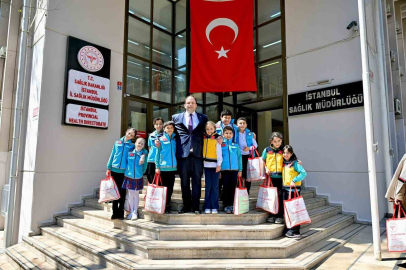İstanbul İl Sağlık Müdürü Doç. Dr. Abdullah Emre Güner çocukları makamında ağırladı