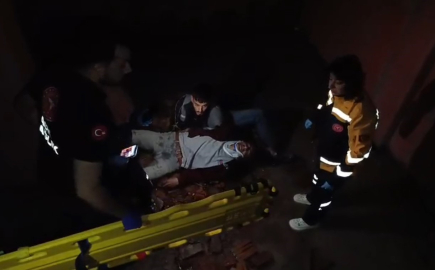 Merdivenlerden yuvarlanan işçi yaralandı