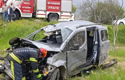 Kontrolden çıkan otomobil tarlaya girdi; 4 yaralı