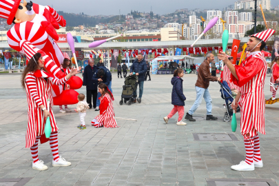 İzmit’te 23 Nisan Coşkusu Başladı: Milli İrade Meydanı Çocuklarla Doldu