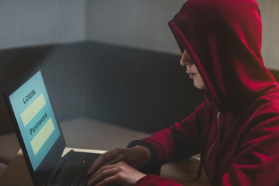 TBMM Kabul Etti: Doğum İzni ve 15 Yaş Altına Sosyal Medya Düzenlemesi Yasalaştı