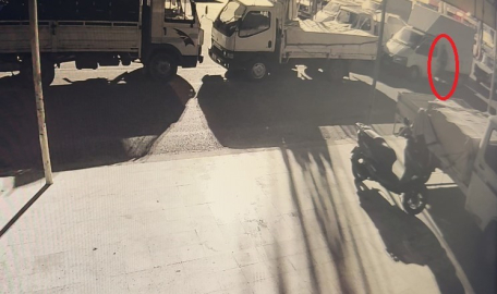 Antalya’da üzerinde anahtarı unutulan biber yüklü kamyonet terk edilmiş halde bulundu