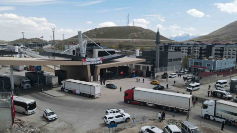 Sağlık Bakanlığı’ndan İran’a ikinci etap insani yardım amaçlı tıbbi malzeme gönderildi