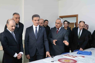 Vali Aydın Baruş’tan Oltu çıkarması