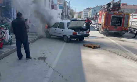 Seyir halindeki araçta yangın paniği