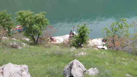 Unuttuğu eşyasını almak için döndü, botla açıldığı Fırat Nehri’nde kayboldu