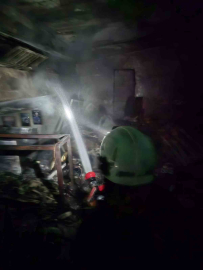 Cam balkon üretimi yapılan iş yerinde yangın