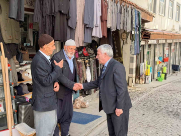 Başkan Karamehmetoğlu esnaf ve halkla bir araya geldi