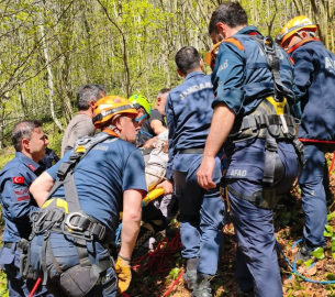 Samsun’da kayalıklardan düşen şahıs yaralandı