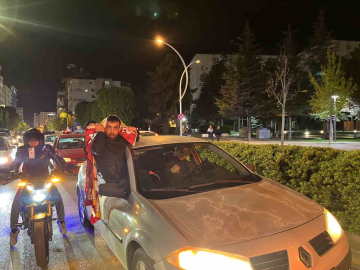Çorum’da Galatasaray taraftarları derbi galibiyetini kutladı