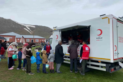 Ağrı’da deprem sonrası Kızılay sahada
