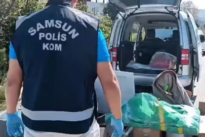 Koliden ve halıdan silah çıktı: Araçta şaşırtan gizleme yöntemi
