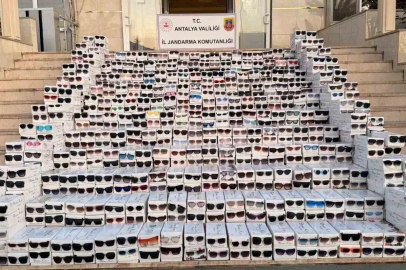 Antalya’da piyasa değeri 20 milyon olan 20 bin kaçak gözlük ele geçirildi
