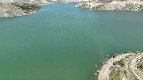 Tarihi Altınlı Köprü baraj sularında kayboldu