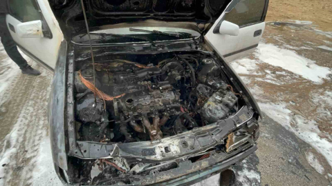 Karaman’da alev alan otomobil kullanılamaz hale geldi