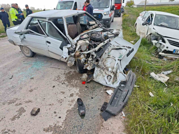 Aksaray’da 2 otomobil çarpıştı: 4 yaralı