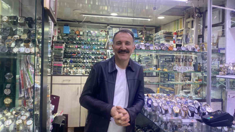 Bu ustalar saatleri yeniden ayarlıyor