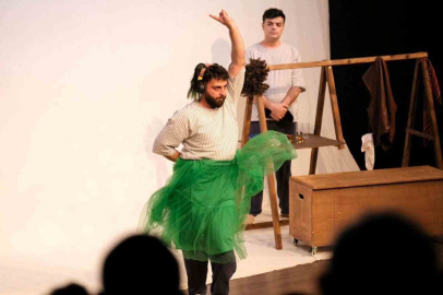 Bodrum’da perde "Cambazın cenazesi" ile kapanıyor