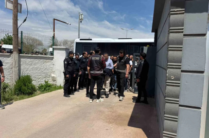 Halfeti Belediyesine operasyonda gözaltına alınan şüpheliler adliyeye sevk edildi
