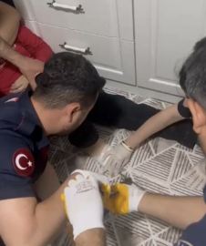 Osmaniye’de ayağına mangal şişi saplanan çocuk hastaneye kaldırıldı