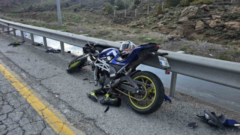 Motosiklet bariyere çarptı: 1 yaralı