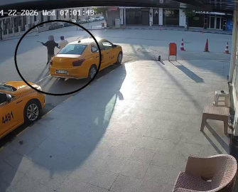 Satırla katledilmekten anlık hamleyle kurtulan taksici: "Eğer o hamleyi yapıp kaçmasaydım şu an ölmüştüm"