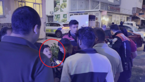 Kazada hafif yaralanan küçük kardeşleri kimse ikna edemedi: Babadan gelen telefonla ambulansa bindiler