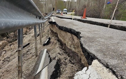Hakkari-Yüksekova kara yolunda ’yarık’ tehlikesi