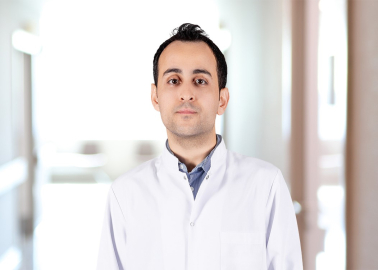 "Gebelik sonrası karın germe için en az 1 yıl beklenmeli"