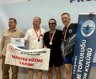 Tavşanlı’da açılan yüzme havuzu 3 çocuk babasını şampiyon yaptı