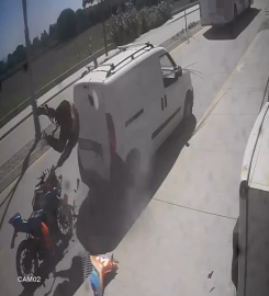 Datça’da park halindeki araca çarpan motosiklet sürücüsü yaralandı