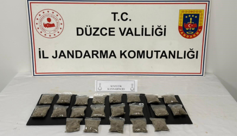 Uyuşturucu maddeleri paketlerken yakalandı