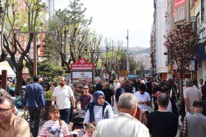 Hamamyolu’nda bahar yoğunluğu: İğne atsan yere düşmüyor