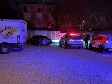 Market otoparkına sıkışınca yaya olarak kaçtı