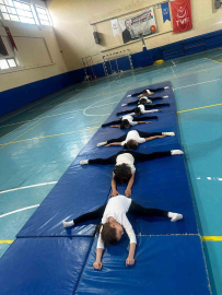 Geleceğin sporcuları antrenmanlarına devam ediyor