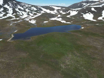 Bahar ve kış mevsimi aynı anda görüntülendi, ortaya eşsiz manzara çıktı