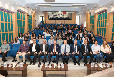 Üniversiteli öğrenciler Denizli OSB Yönetim Kurulu Başkanı Selim Yaymanoğlu ile buluştu