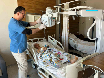 Kuzeninin öldüğünden habersiz iyileşeceği günü bekliyor