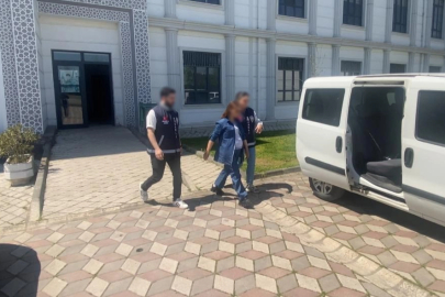 Evden ziynet eşyası ve nakit para çalan kadın yakalandı