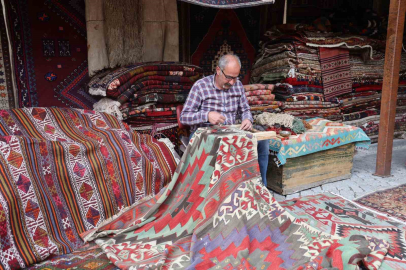 Kapadokya’da eski halılar ustaların elinde yeniden hayat buluyor