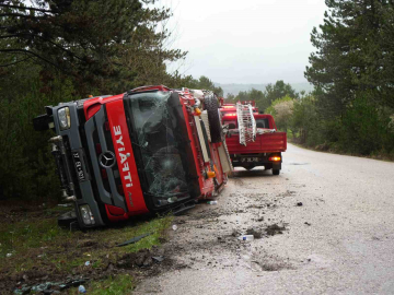 Kastamonu’da yangın ihbarına giden itfaiye aracı kaza yaptı: 3 yaralı