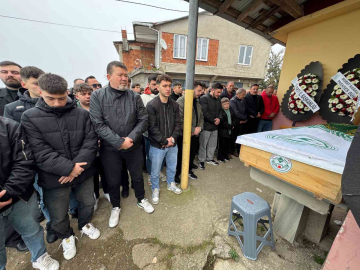 Bıçaklanarak öldürülen genç toprağa verildi