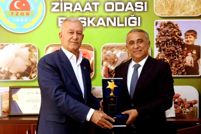 Hasan Altun’dan, İl Müdürü Sağlam’a teşekkür plaketi