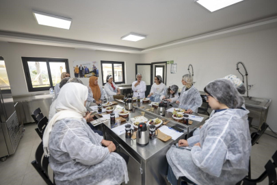 Mersin’de kadın üreticilere bitki çayı eğitimi