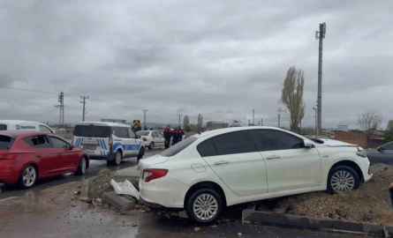 Eskişehir’de iki otomobil çarpıştı: 1 yaralı