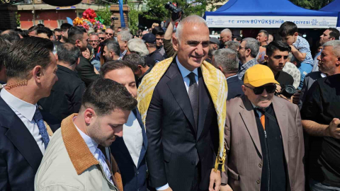 Bakan Ersoy Nazilli’de festival açılışına katıldı